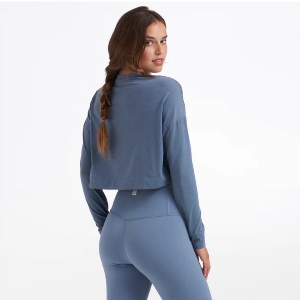 Vuori Blue Avalon Cropped Henley Top XL Activewear Athleisure Spring Gym Workout - Picture 4 of 11